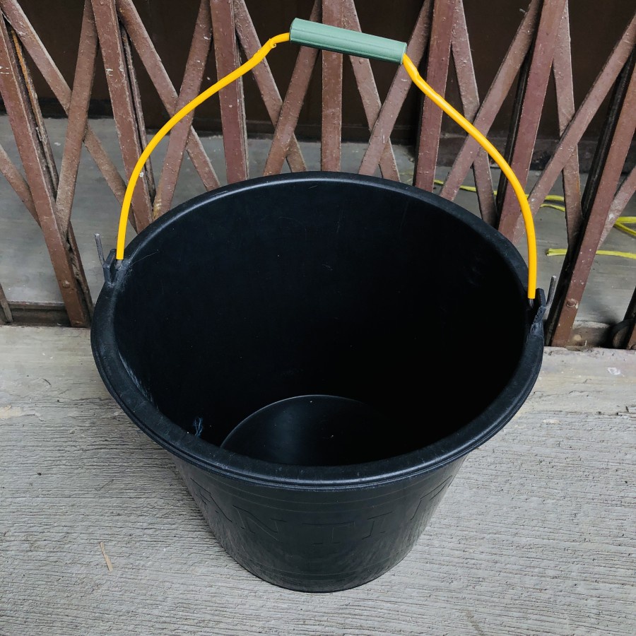 Ember / Timba cor plastik hitam