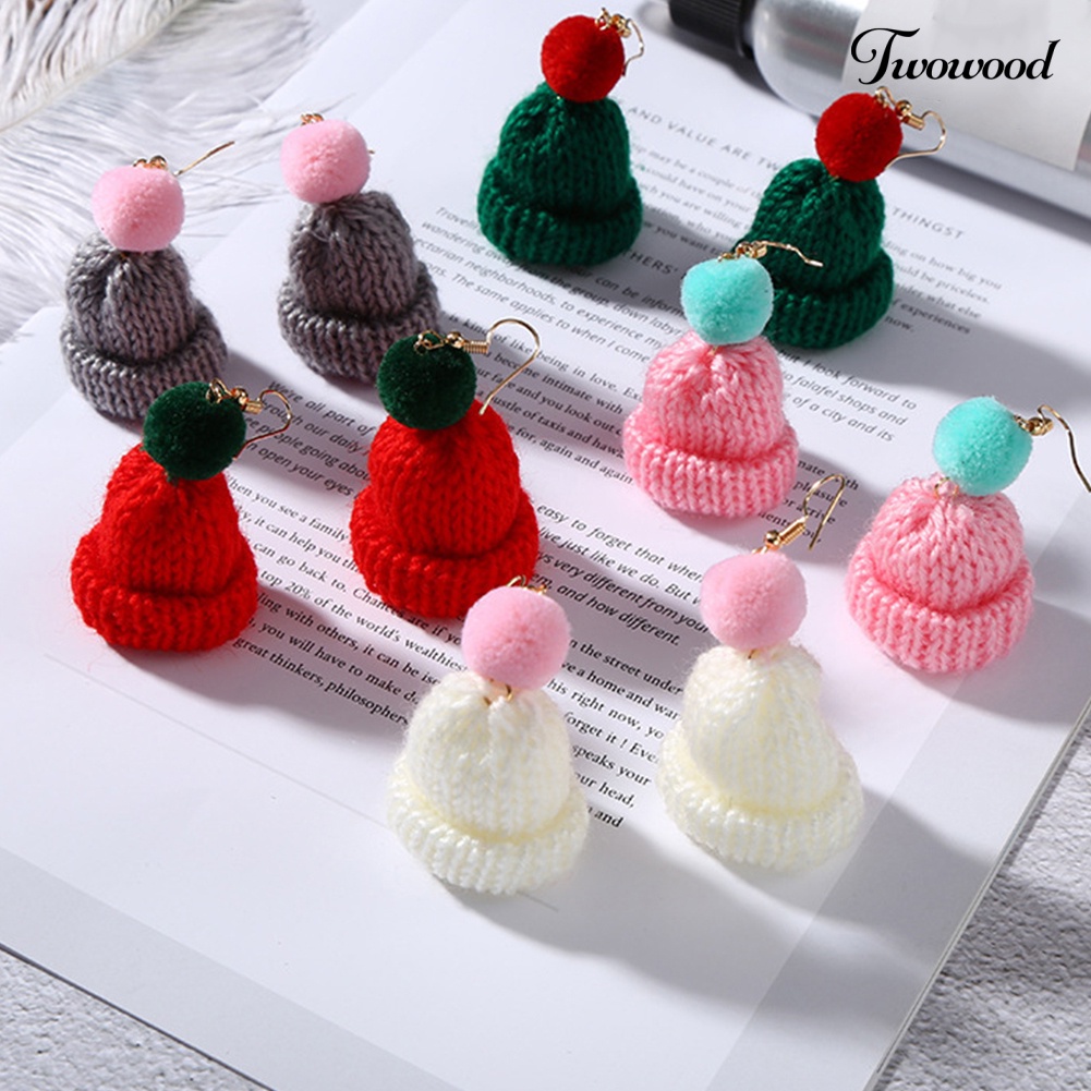 Anting Kait Model Juntai Desain Topi Beanie Pompom Untuk Wanita