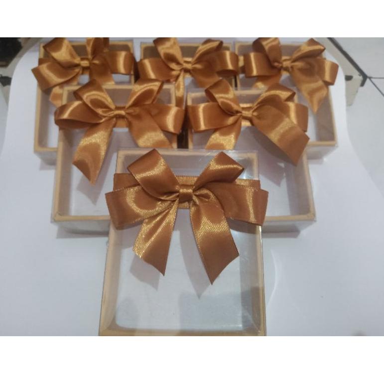 

⍐ box hantaran Snack/souvenir ukuran kecil 10*8*3 tutup mika press dg pita satin √