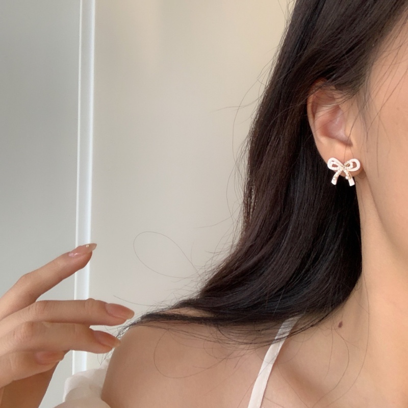 Anting Stud Desain Pita Ganda Aksen Mutiara Bahan S925 Silver Untuk Wanita