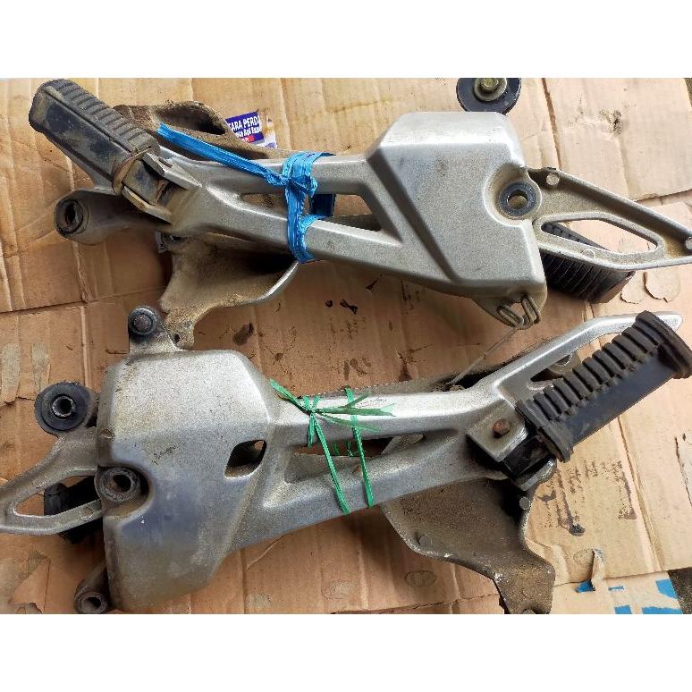 PRODUK- POSTEP BELAKANG ATAU FOOTSTEP MP PRIMUS ATAU MEGAPRO PRIMUS ORI COPOTAN MOTOR KONDISI BAGUS 