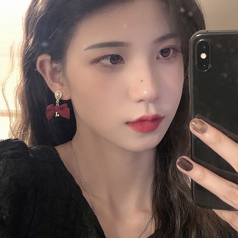 Anting Liontin Ikatan Simpul Warna Merah