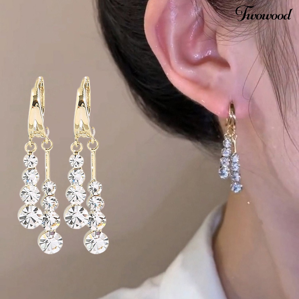 1 Pasang Anting Berlian Imitasi Bentuk Geometris Bahan Alloy Non Alergi Untuk Wanita