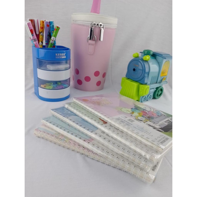 

BUKU TULIS SPIRAL BTS21 UKURAN A5 ISI 42 LEMBAR SAMPUL BERGAMBAR IMUT NOTEPAD VARIANT NYA RANDOM