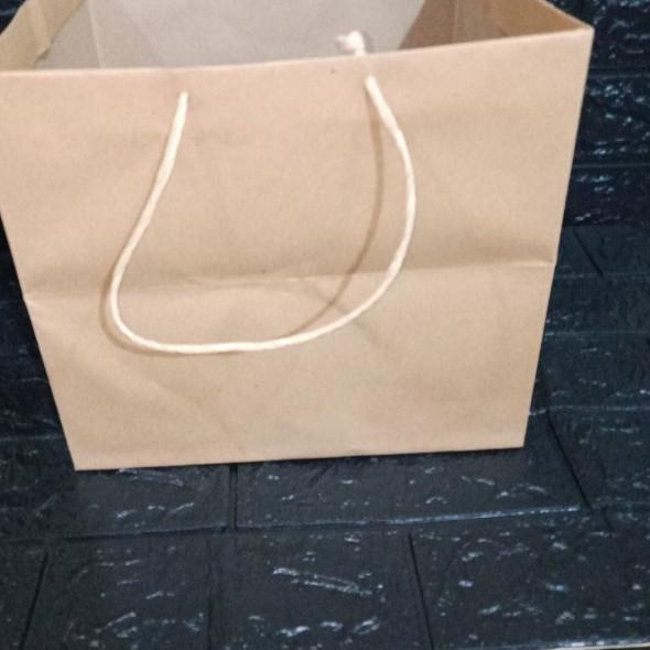 

paper bag 27 cm x 27 cm tinggi 29 cm