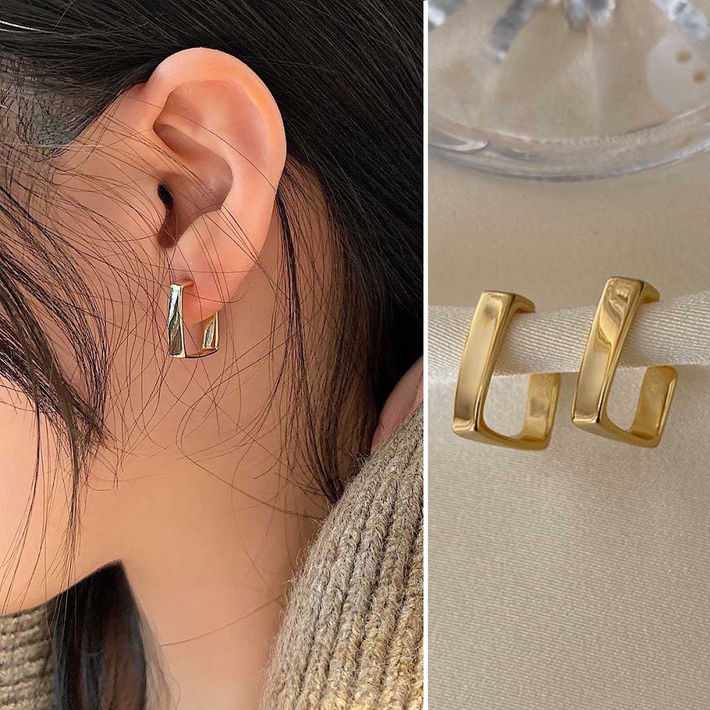 Anting Hoop Bentuk Persegi Warna Emas Bahan Titanium Steel Gaya Minimalis Untuk Wanita