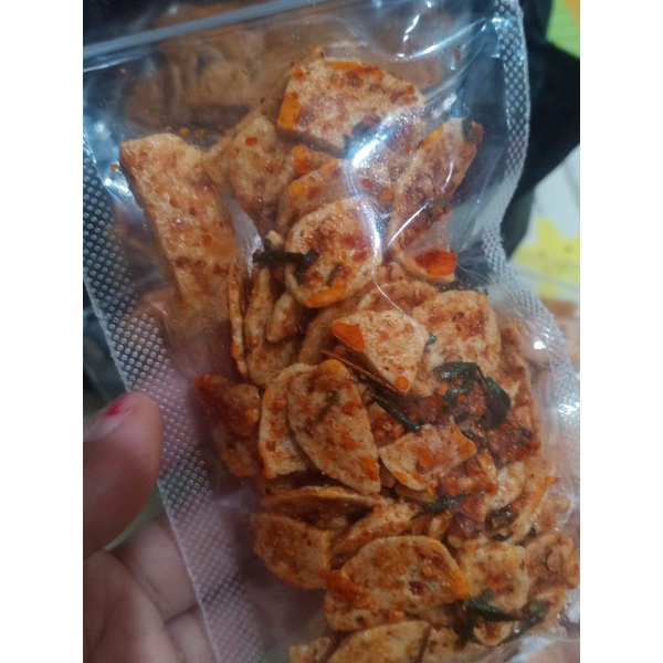 

Basreng daun jeruk beli 5 pcs bonus 1 pcs basreng