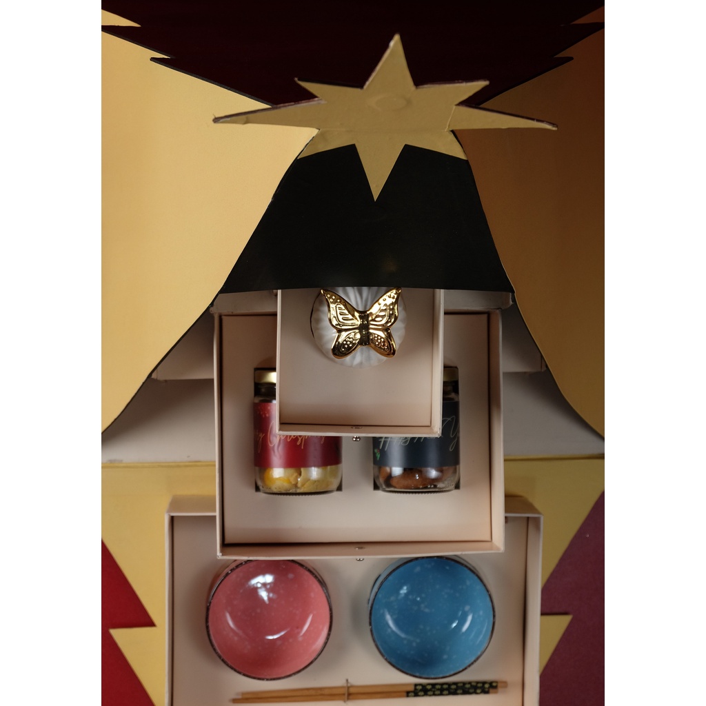 

Christmas Tree at a Glance Hampers