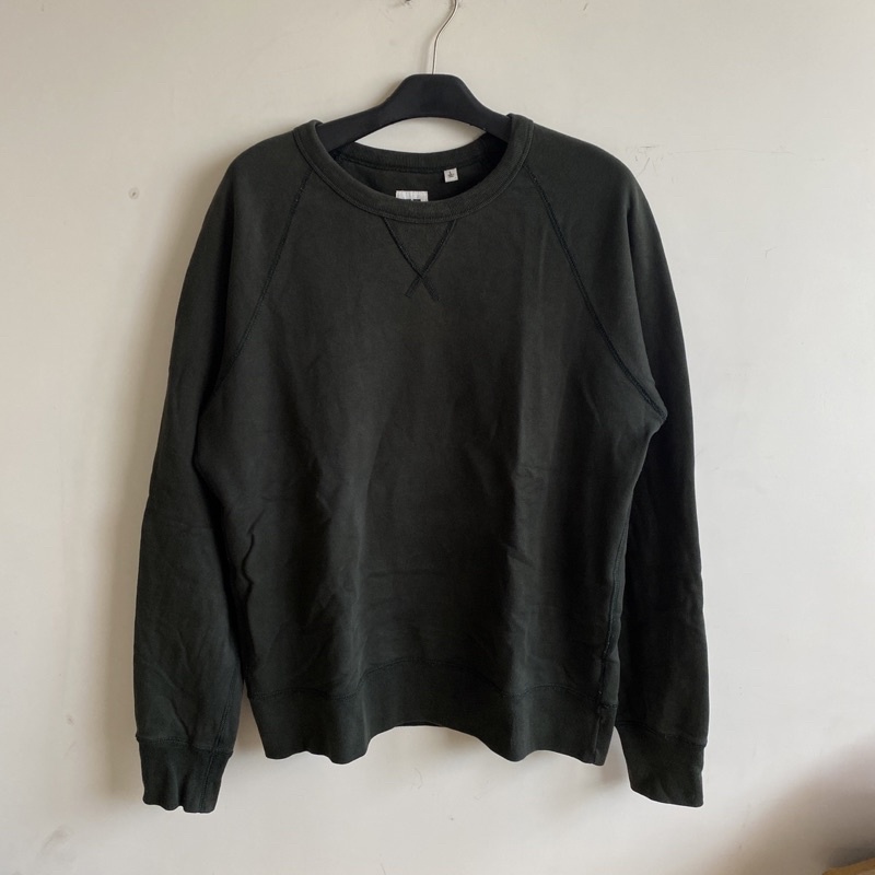 Crewneck uniqlo hijau botol second
