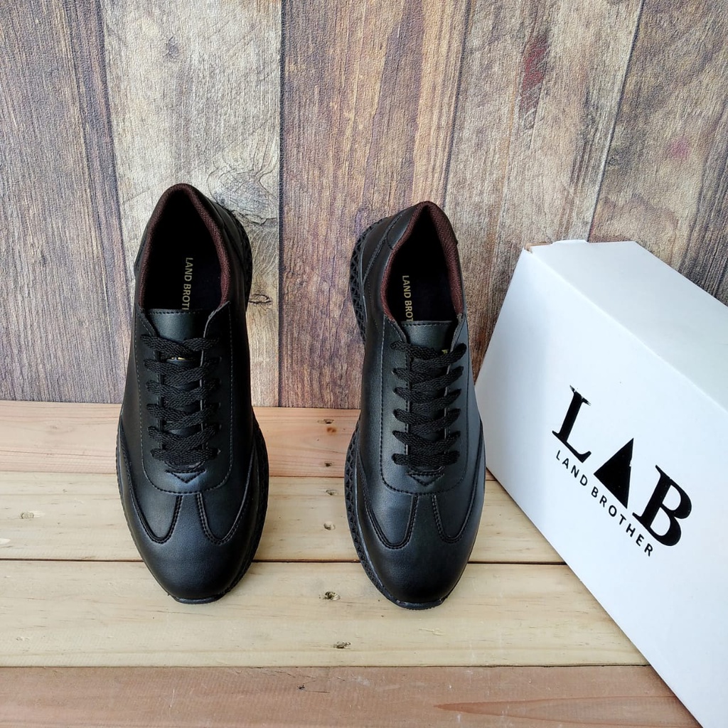 Sepatu Sneaker Pria Original Hitam Sepatu Kasual Pria Terbaru