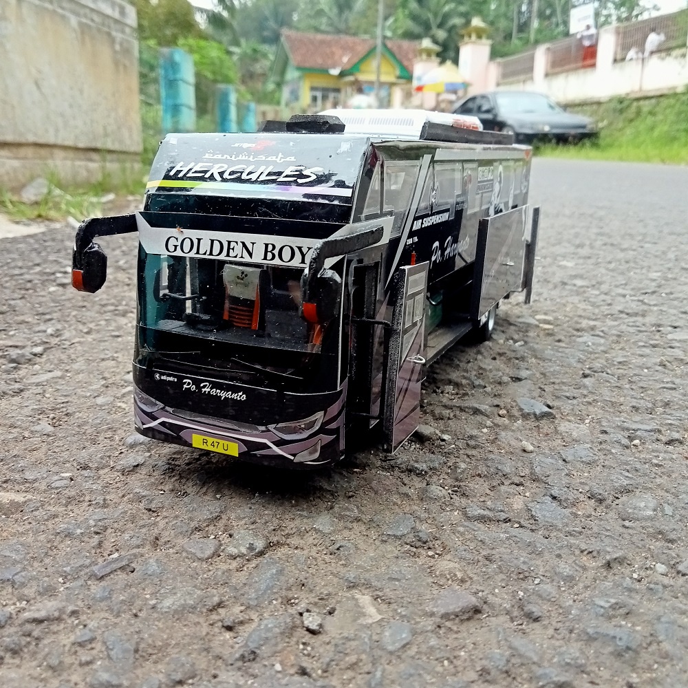 Miniatur Bus PO Haryanto Golden Boy
