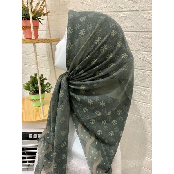Zaskia Mecca Scarf Hijab Printing Voal Kerudung SegiEmpat