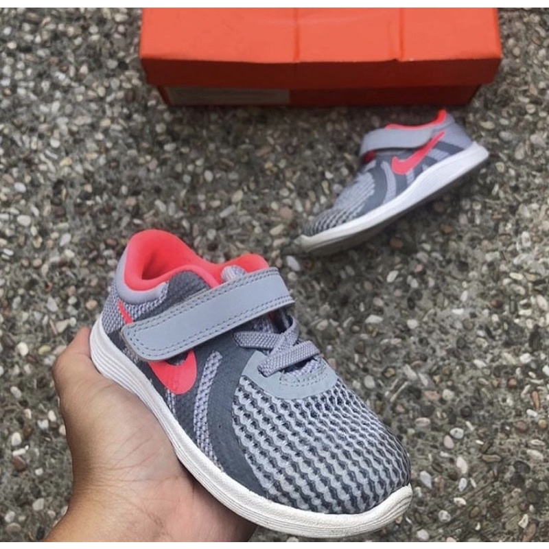 preloved/second good condition nike revo 4 ORIGINAL 7C 13cm kids shoes,sneakers,sepatu anak perempua