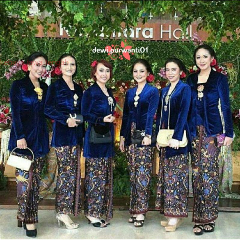 KEBAYA KUTU BARU/BLUDRU Kebaya Bludru
