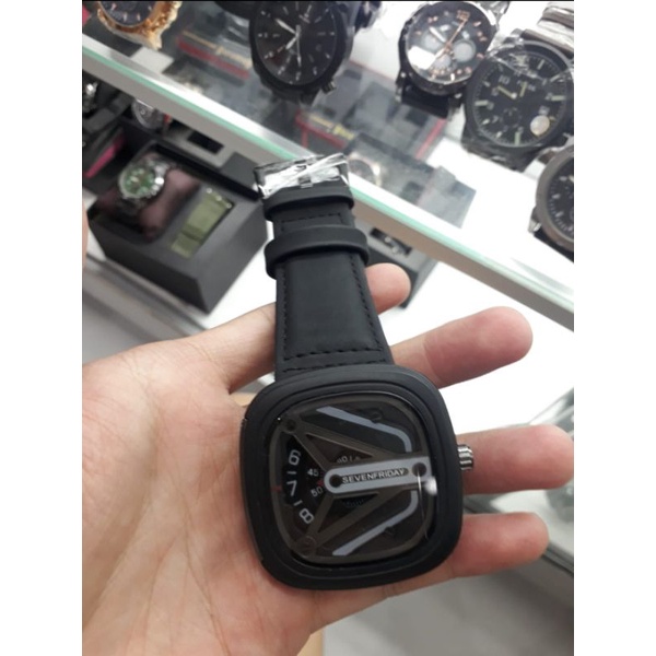 jam cowok kulit petak unik