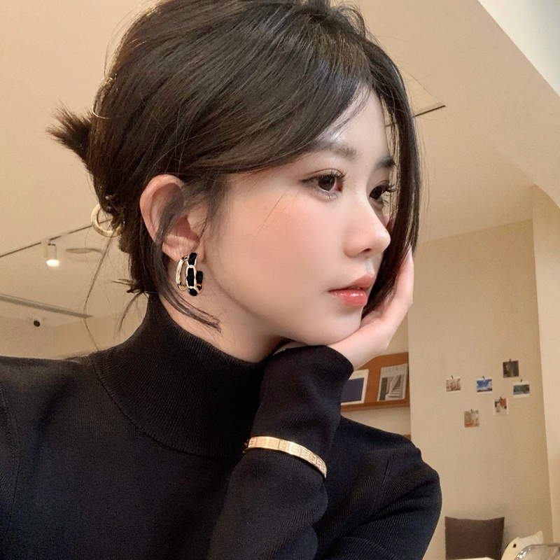 Anting Stud Tindik Warna Hitam Gaya Vintage Untuk Wanita