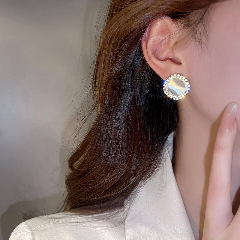 Anting Stud Kristal Opal Bentuk Persegi Warna Emas Untuk Wanita