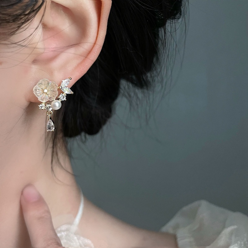 Fancyqube Anting Stud 925 Silver Needle Bentuk Bunga Aksen Mutiara Zircon Untuk Wanita