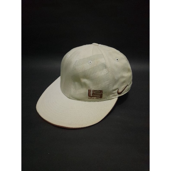 topi nike lebron vintage