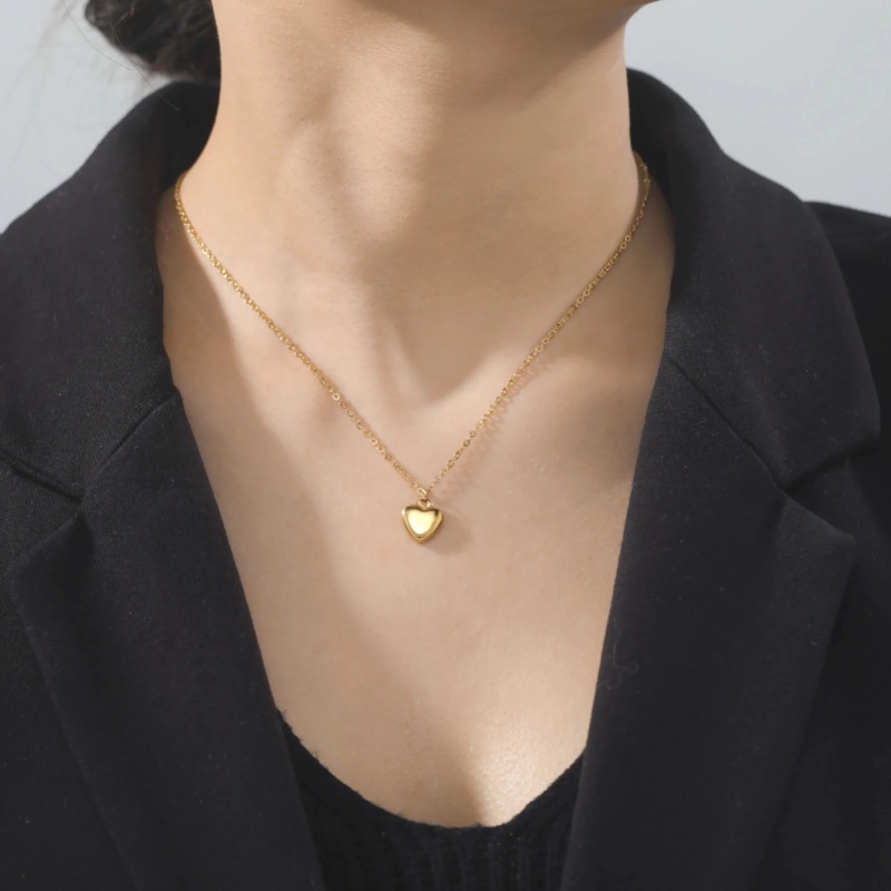 Kalung Choker Rantai Liontin Hati Bahan Stainless Steel Warna Emas Untuk Wanita