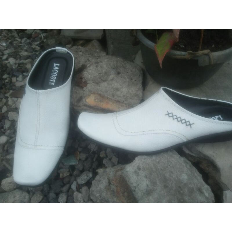 sendal sepatu  pria slop putih/bustong pria LACOSTE