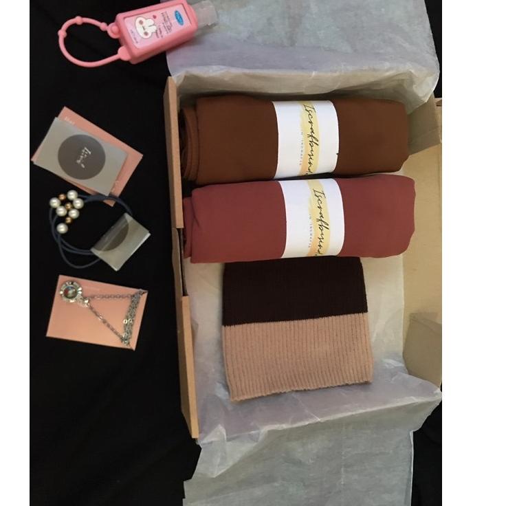 

⇙ PAKET HAMPERS/PAKET KADO/1box isi 4pc/PASMINHA CERUTY IMPOR ISCRAF ㅖ