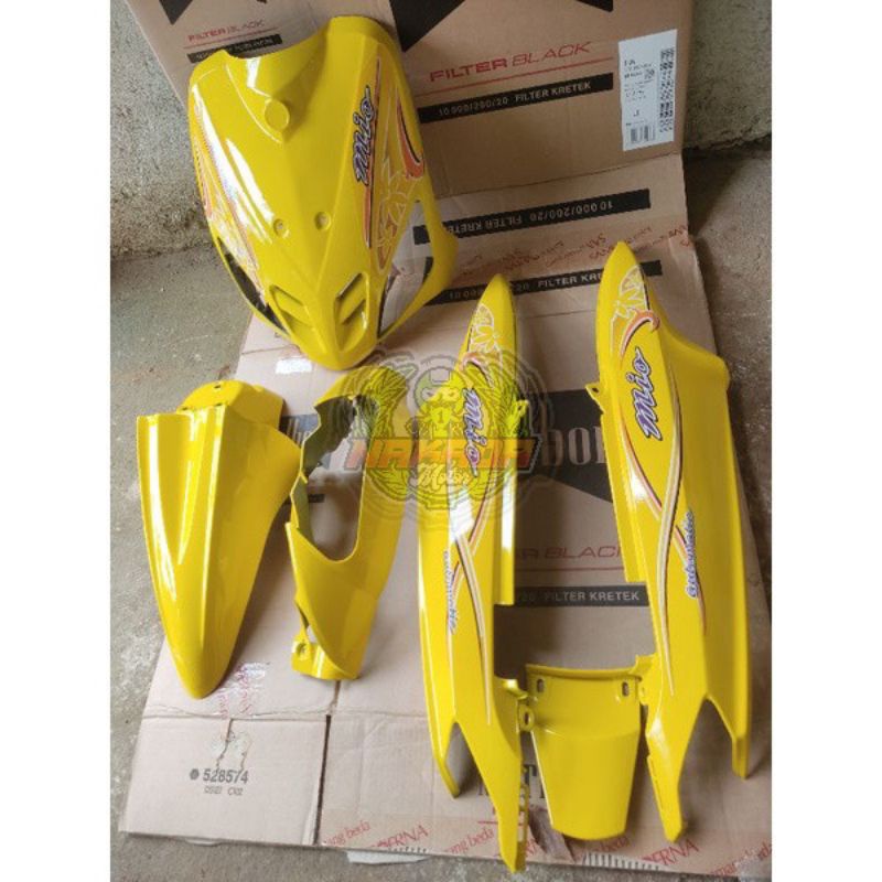 BODY SET HALUS MIO SPORTY KUNING 2003/2004