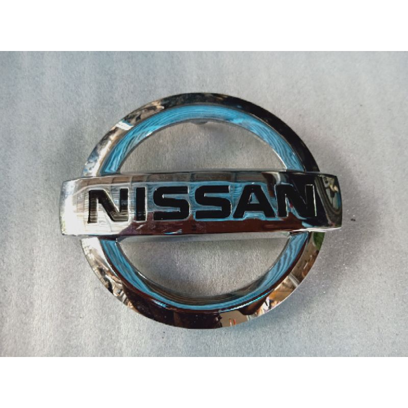 emblem logo belakang nissan original