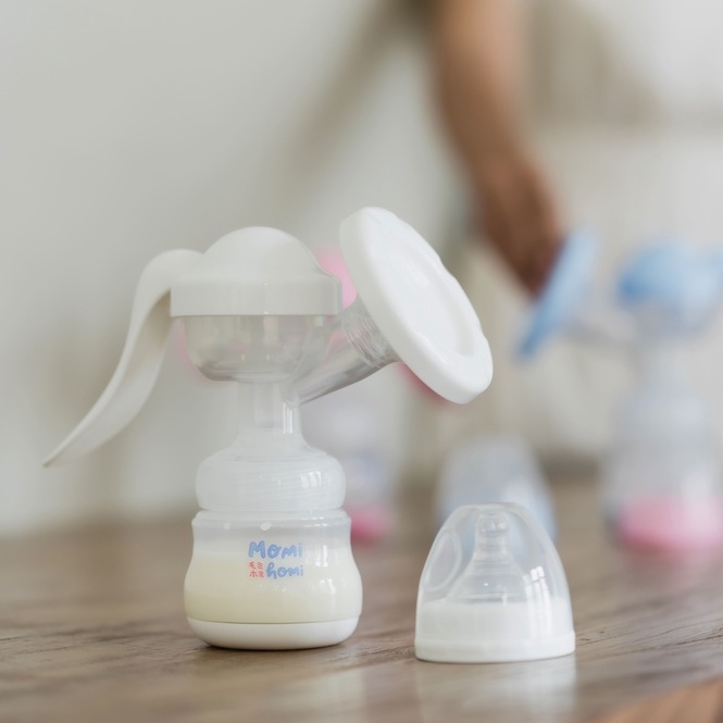 MOMI HOMI Pompa Asi Manual 03 Portable Breast Pump / Breast Milk Saver Set Dengan Botol Dot 150ml BPA FREE