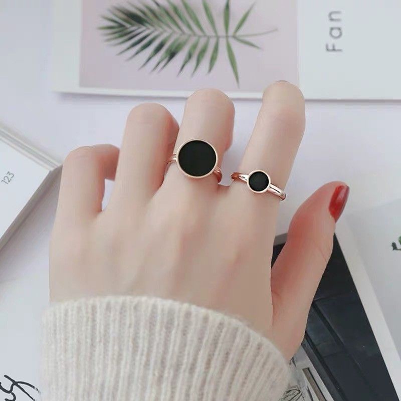 Cincin Titanium  Premium Lapis Emas 18K Bentuk Bulat Bahan Warna Hitam Bulgar**