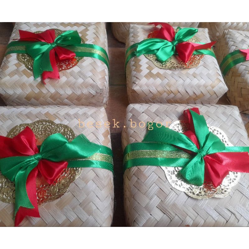 

hampers besek red green size 18,20, 22 dan 25cm