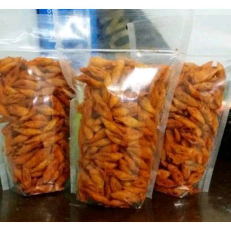 

KERIPIK LUMPIA BALADO PEDAS DAUN JERUK 250GR