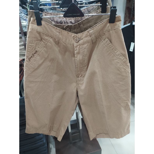 CELANA PENDEK GIANI GRACIO