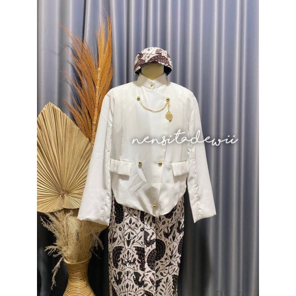 [1 Set] Baju Adat Jawa - Solo, Nuansa Putih
