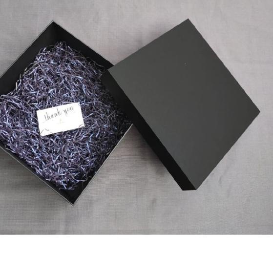 

Premium Kertas Potong/alas kado/hampers - 500 gram (Lebar 2mm) - Violet