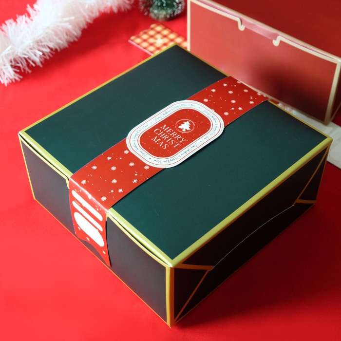 

hanya disini] kotak kue 22x22x10 warna Merah Natal / Box Natal / Christmas Hampers