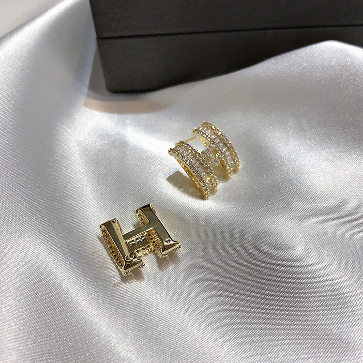 Anting Tusuk Bentuk Huruf H Warna Emas Hias Zircon Untuk Wanita