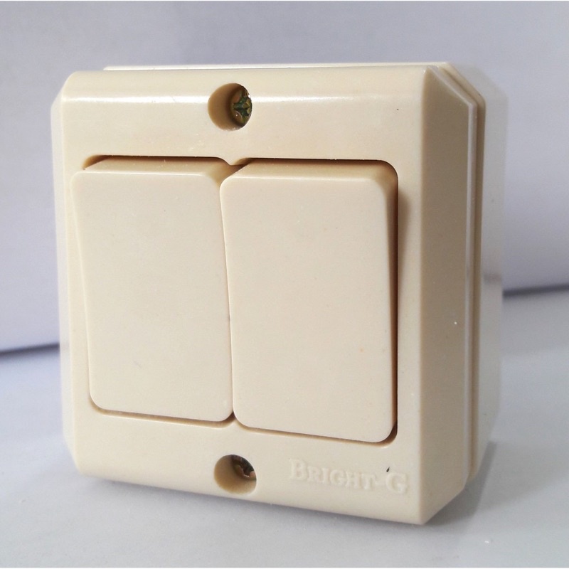 Saklar  Seri Bright-G Outbou 702 / Saklar Ganda Luar Bright G