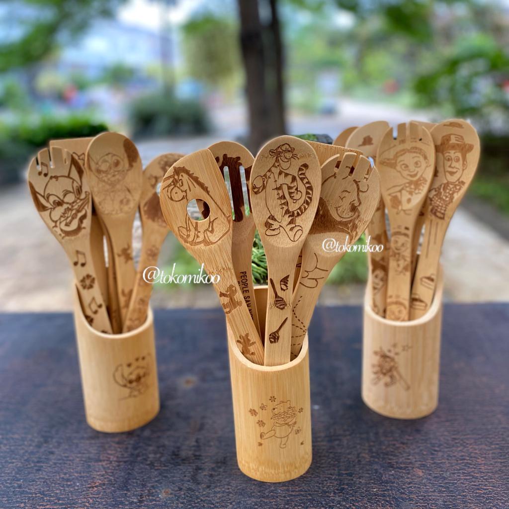 Sutil Set Spatula Masak Bahan Bambu Motif Natal Snoopy Pooh Toy Story