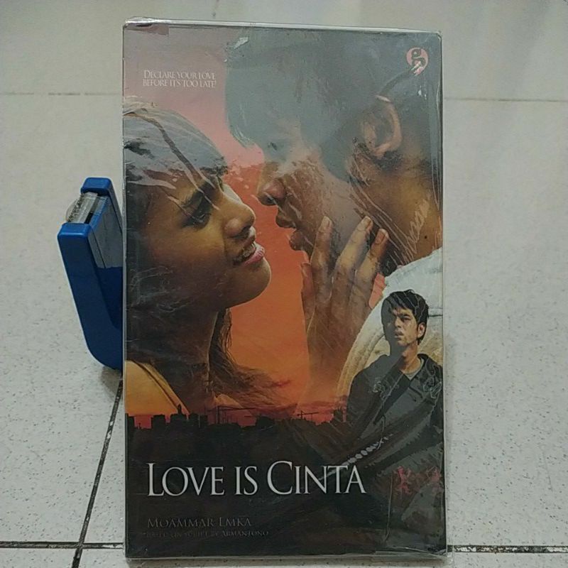 NOVEL BEKAS LOVE IS CINTA