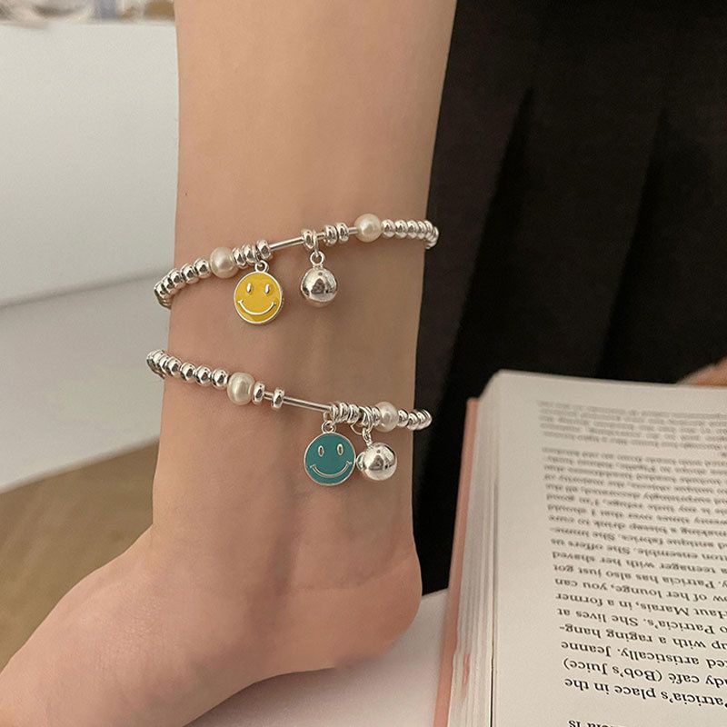 Gelang warna wajah smiley berwarna permen manik-manik dalam desain ceruk tali elastis gadis pacar gelang perak murni