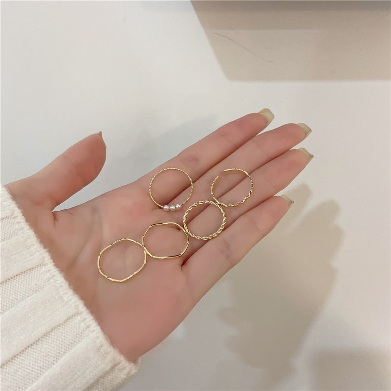 We Flower 5PCs / Set Cincin Susun Gaya Korea Desain Gelombang Emas Hias Mutiara Untuk Wanita