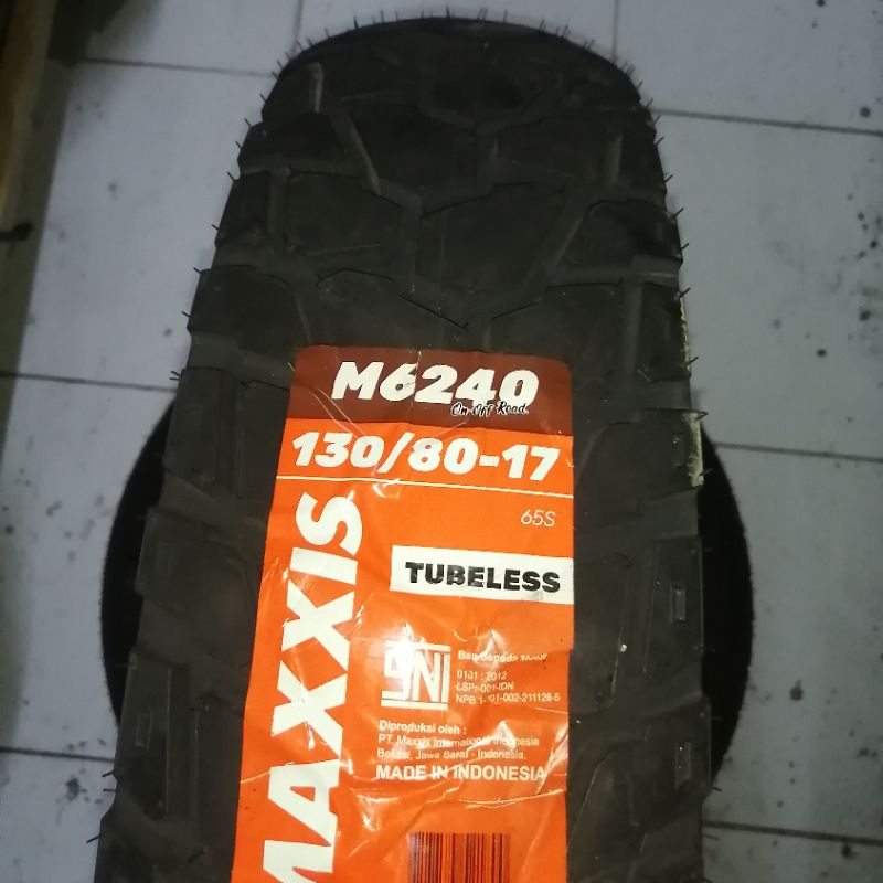 Ban luar tubeless semi trail 130 80 17 M6240 maxxis