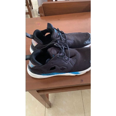 sepatu reebok bekas