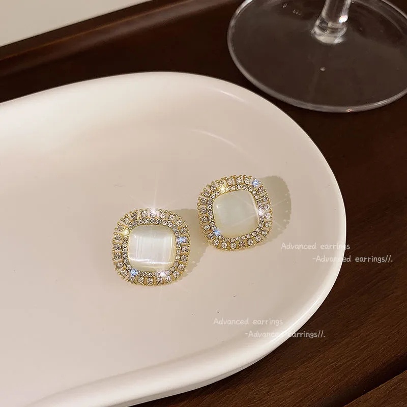 Anting Stud Zircon Opal Bentuk Persegi Bahan S925 Silver Gaya Retro Untuk Wanita