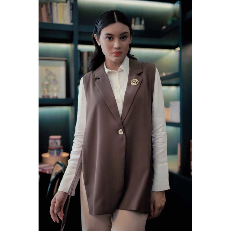 Raine Waistcoat - Brown White Benang jarum benangjarum XS S M L XL XXL buttonscarves nada series voa