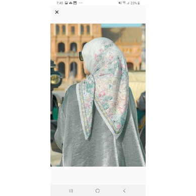 The Sevilla series Buttonscarves in Blanco