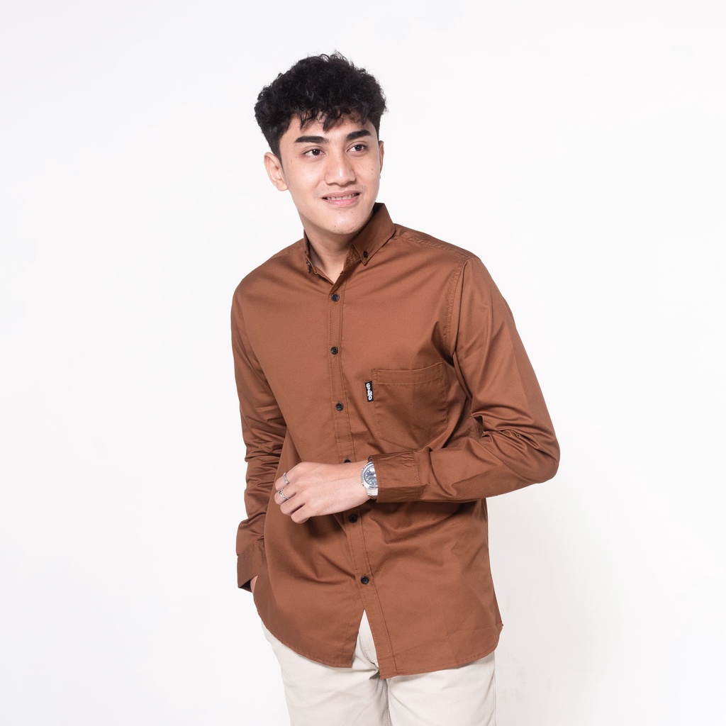 Gizmo - Kemeja Pria Basic Cotton Premium Brown