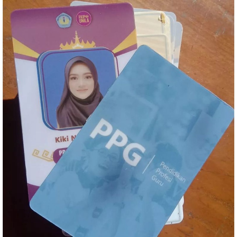 

Id Card lengkap dengan tali dan wadah