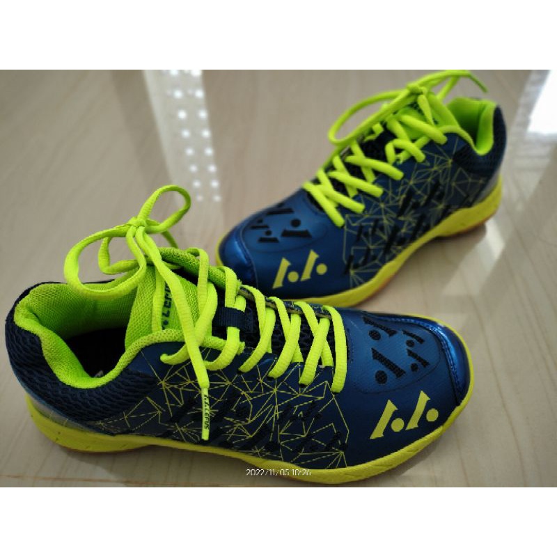 sepatu badminton original Lefus sz 40 insol 250